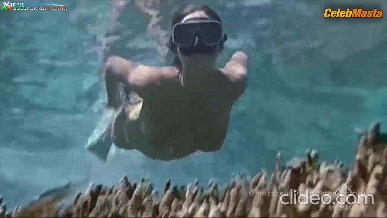 Manuela Arcuri Boobs Scene In Teste Di Cocco - Photo 2 of 5 photo 1