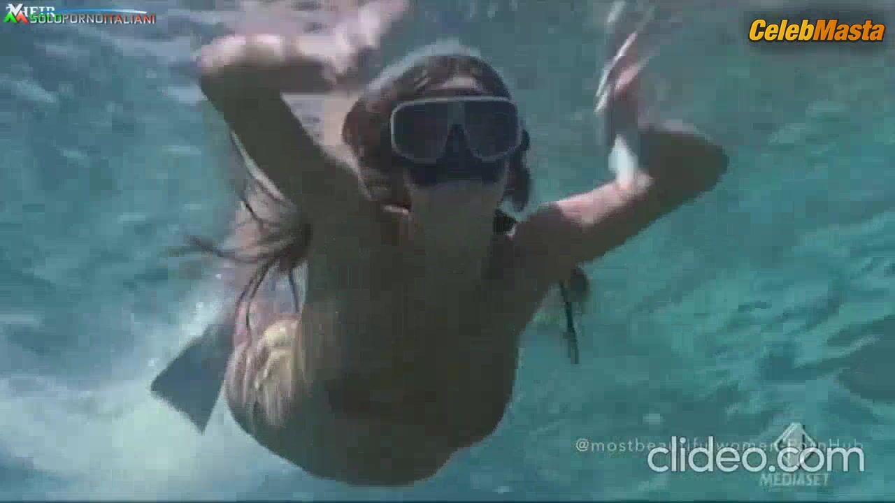 Manuela Arcuri Boobs Scene In Teste Di Cocco - Photo 2 of 5