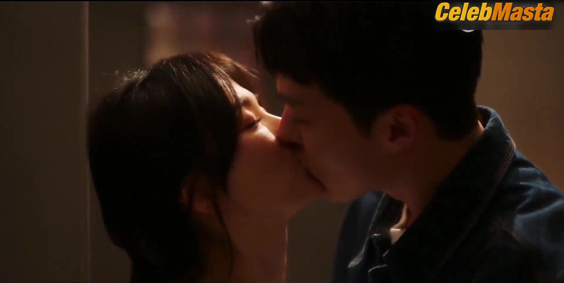 Song Hye Kyo Shows Sexy Scene In Now, We Are Breaking Up - Photo 3 of 5 photo 5