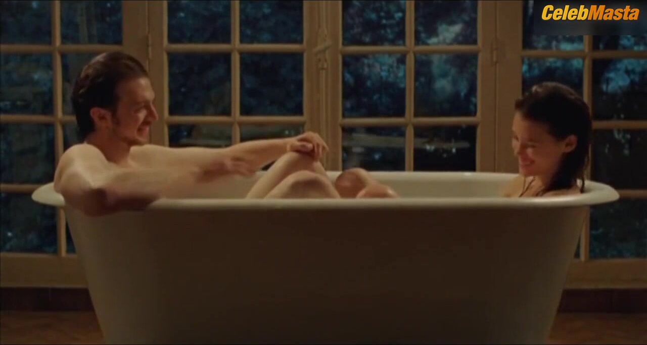 Astrid Berges-frisbey Tits Scene From Juliette - Photo 5 of 5 photo 4