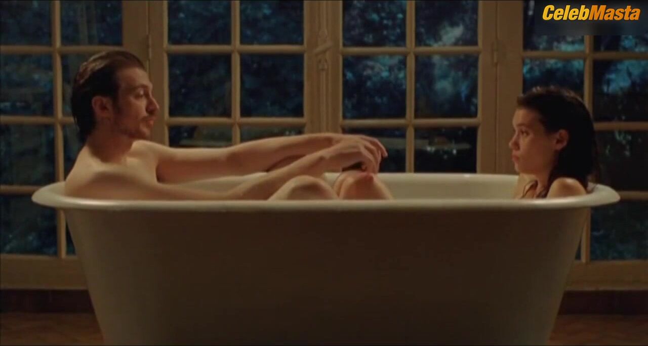 Astrid Berges-frisbey Tits Scene From Juliette - Photo 5 of 5
