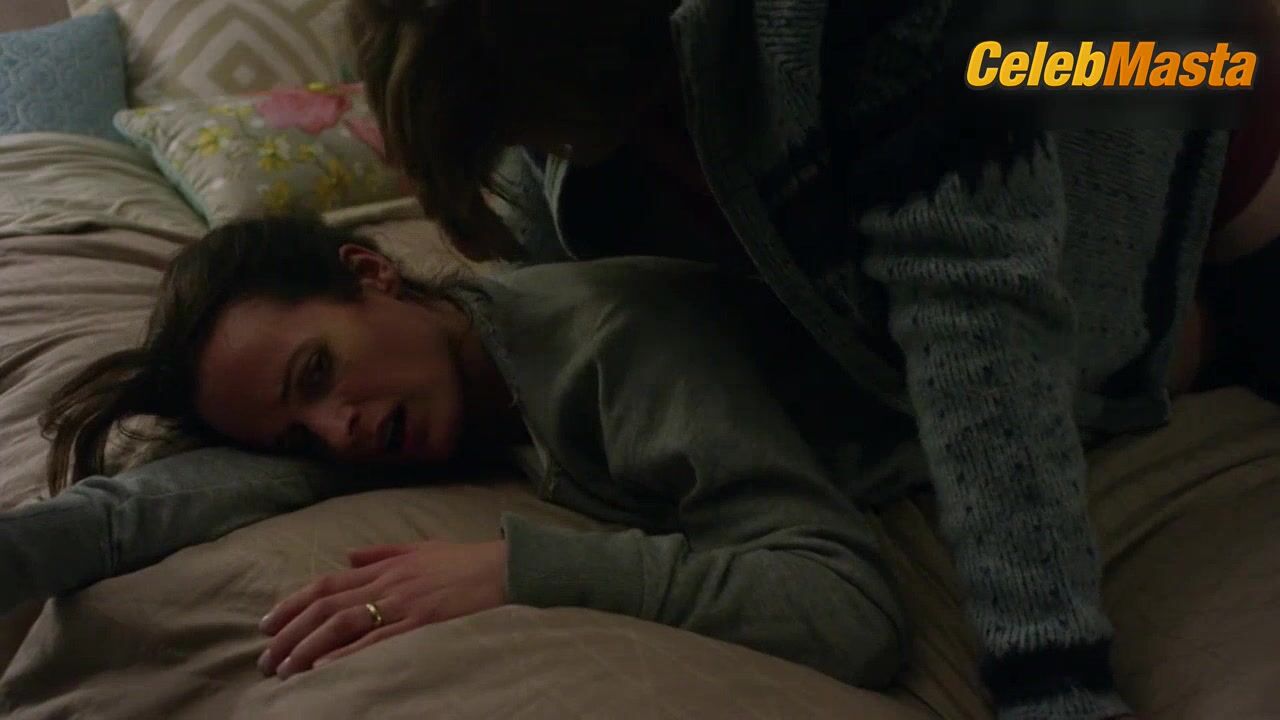 Elizabeth Reaser Bares Naked Scene In Easy - Photo 3 of 5 photo 4