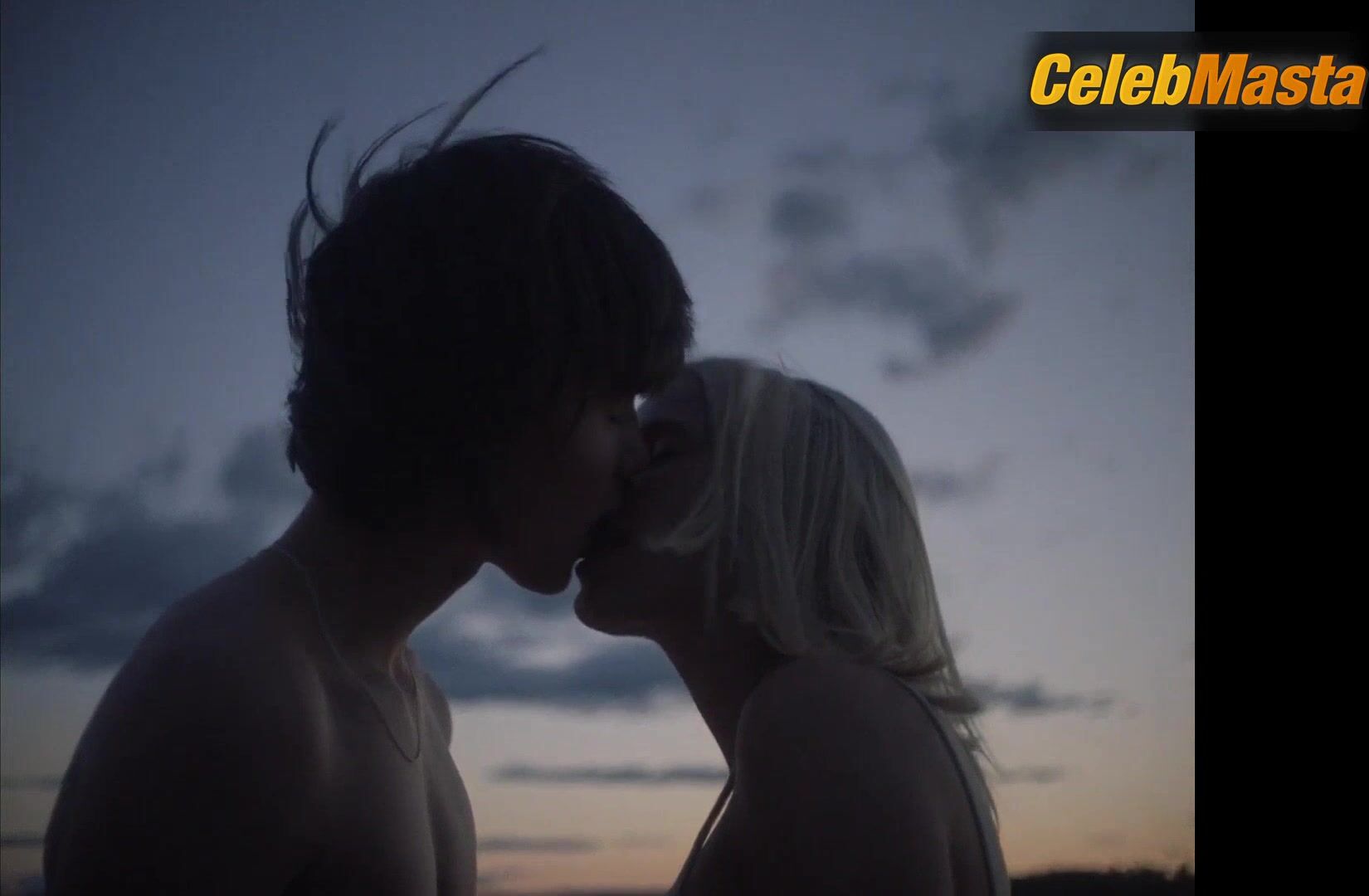 Thea Sofie Loch Naess Bares Sexy Scene In Som Om Himmelen Revna - Photo 1 of 5 photo 5
