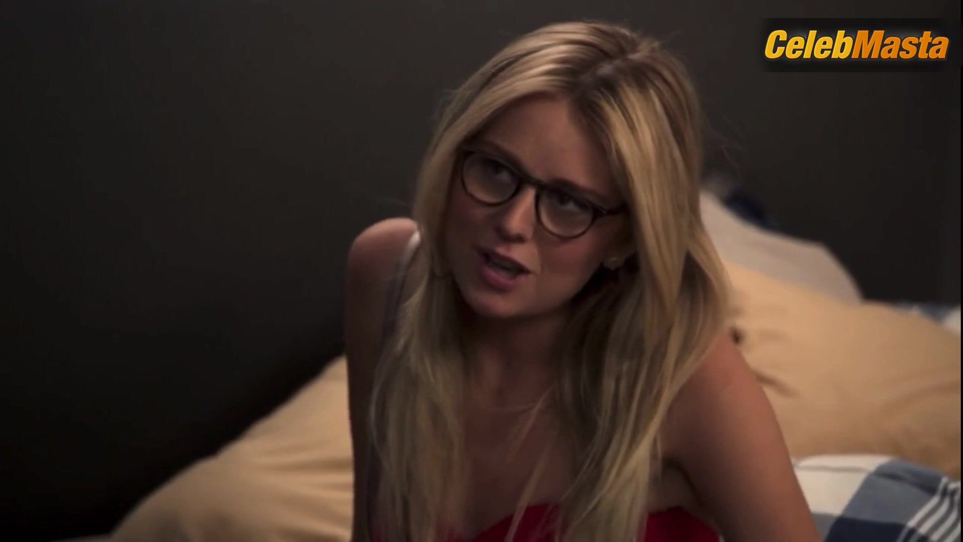 Justine Lupe ’s Hot Scene In Alone Together - Photo 3 of 5 photo 1
