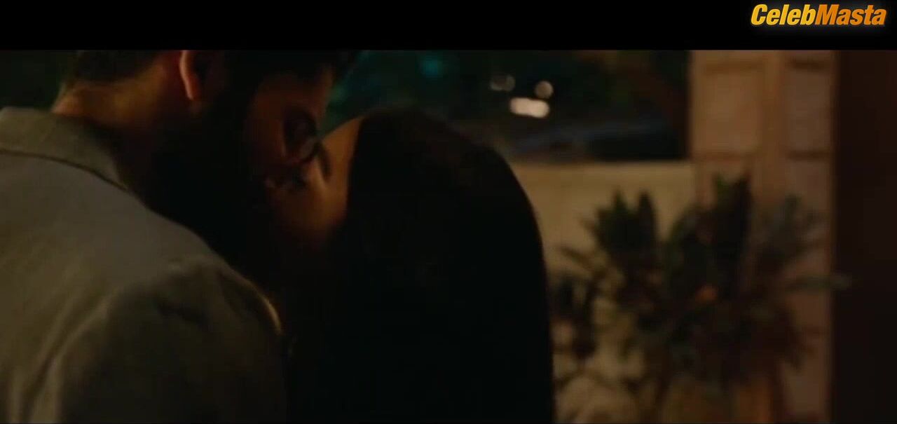 Prajakta Koli ’s Sexy Scene From Jugjugg Jeeyo - Photo 2 of 5