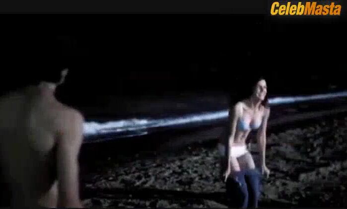 Clara Lago Underwear Scene From Arena En Los Bolsillos - Photo 2 of 5 photo 1