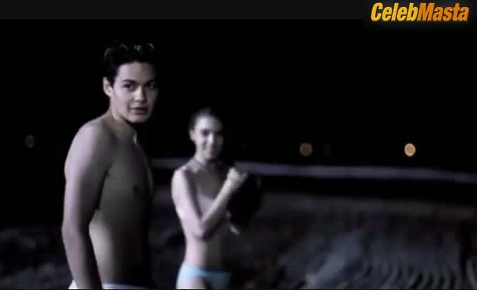 Clara Lago Underwear Scene From Arena En Los Bolsillos - Photo 2 of 5 photo 4