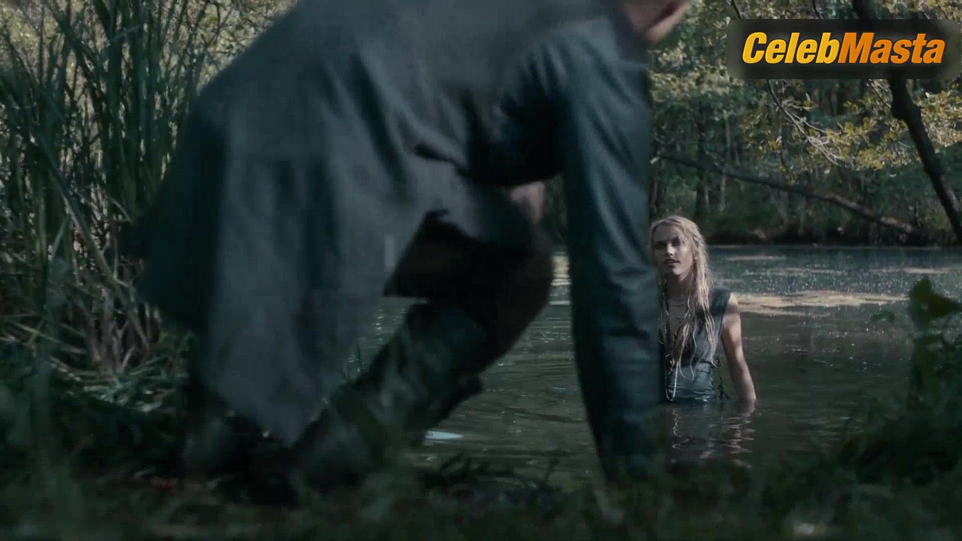 Thea Sofie Loch Naess Sexy Scene From The Last Kingdom - Photo 1 of 5