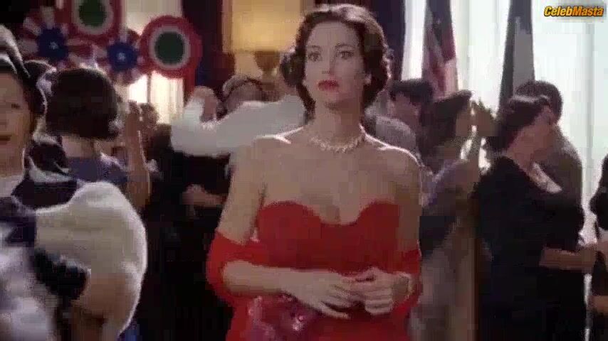 Manuela Arcuri Reveals Boobs Scene In Il Peccato E La - Photo 2 of 5 photo 4