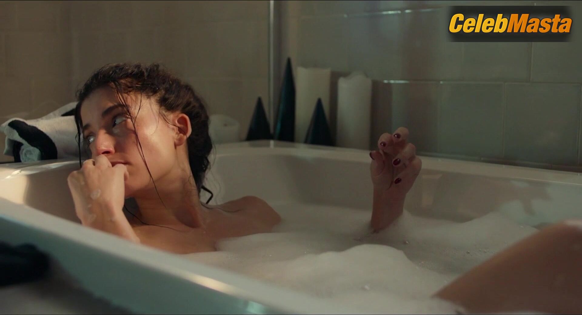Tania Raymonde Flaunts Sexy Scene In Futra Days - Photo 1 of 5