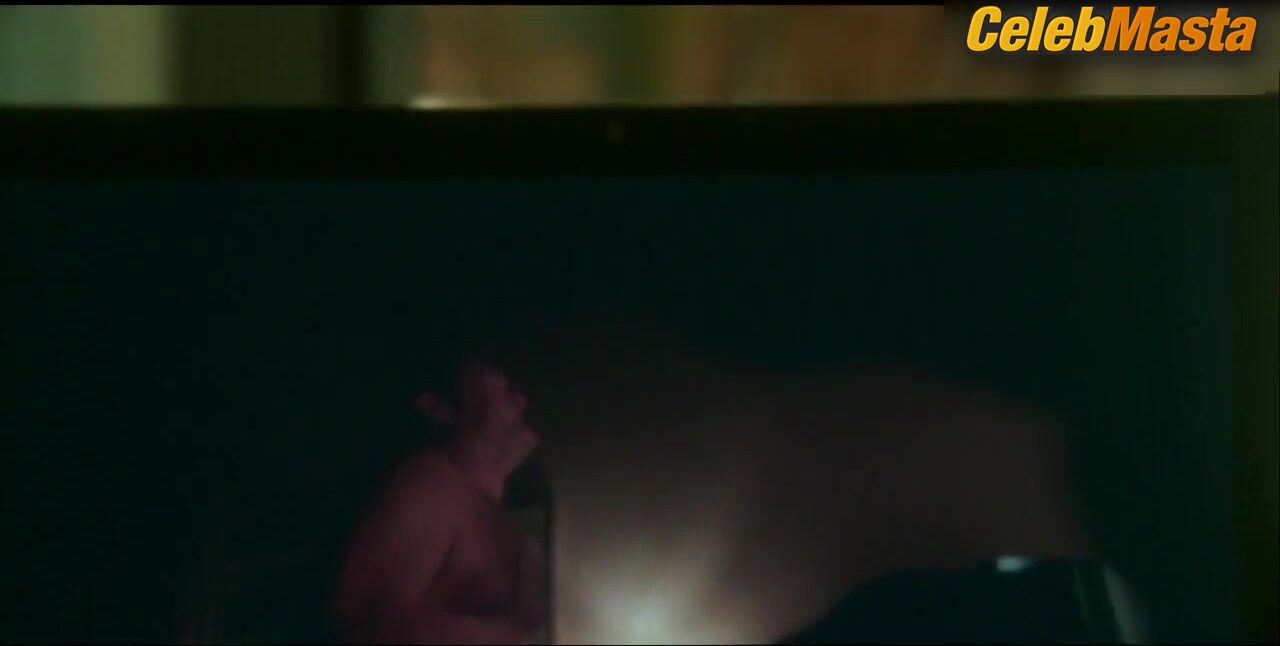 Tania Raymonde Bares Naked Scene In Goliath - Photo 2 of 5 photo 1