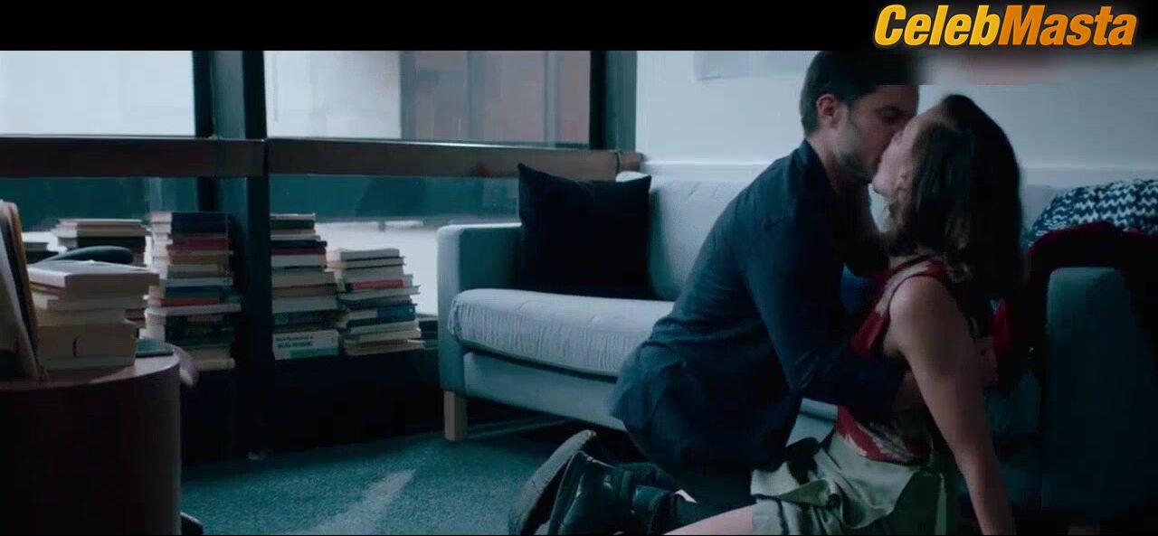 Maggie Gyllenhaal Flaunts Underwear In Scene From The - Photo 1 of 5 photo 4