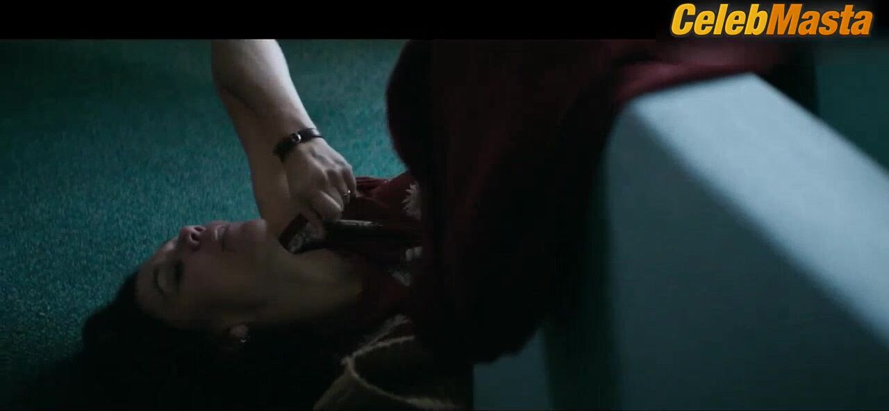 Maggie Gyllenhaal Flaunts Underwear In Scene From The - Photo 1 of 5 photo 5