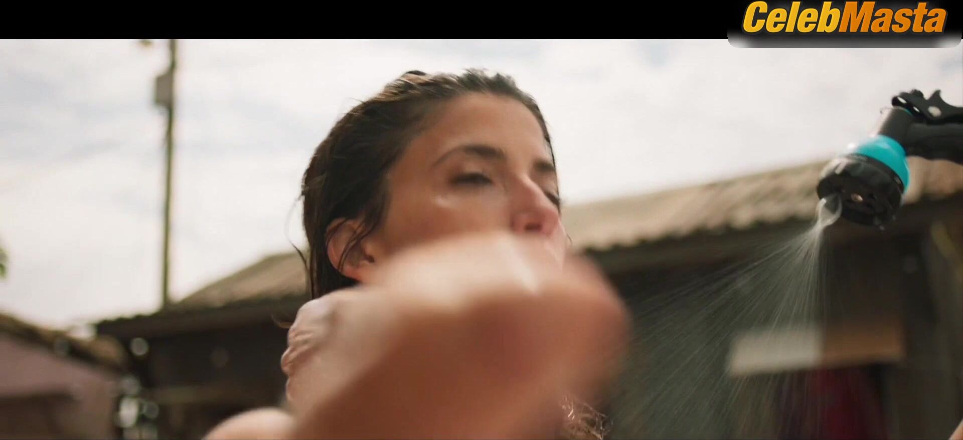 Tania Raymonde Bares Bikini In Scene From Deep Blue Sea 3 - Photo 2 of 5 photo 1