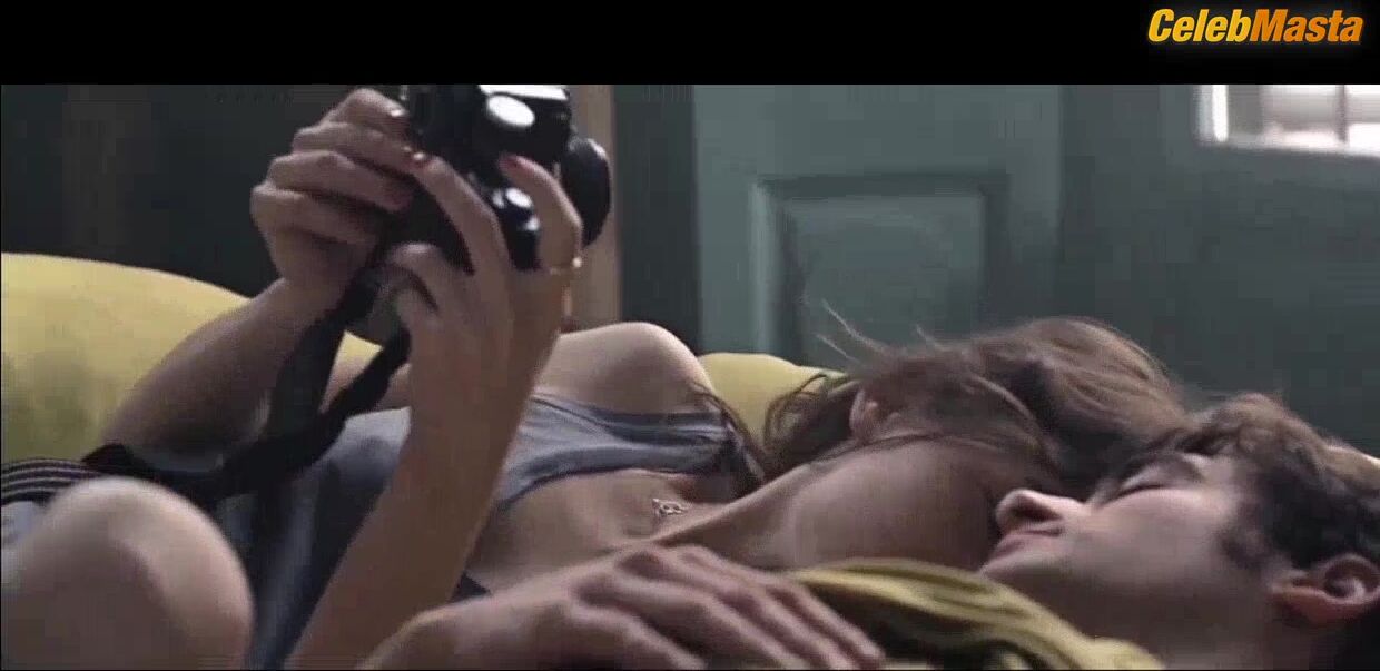 Astrid Berges-frisbey Shows Off In Sexy Scene From The Sex Of The - Photo 1 of 5 photo 4