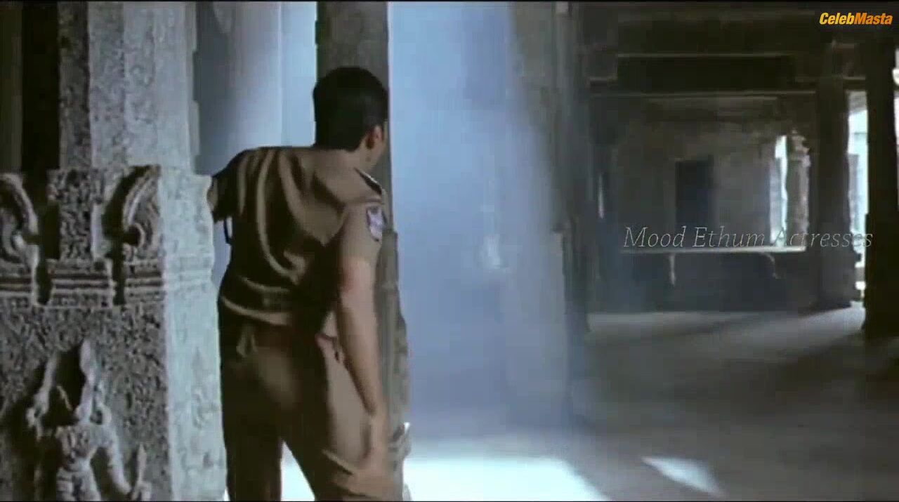 Tamanna Bhatia Bares Underwear In Siruthai Scene - Photo 1 of 5 photo 4