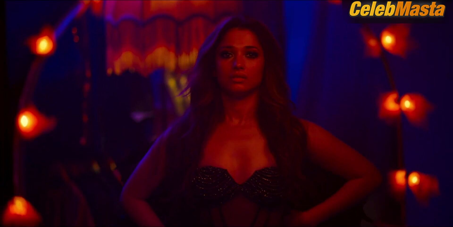 Tamanna Bhatia Steamy Scene In Jee Karda - Photo 3 of 5 photo 1