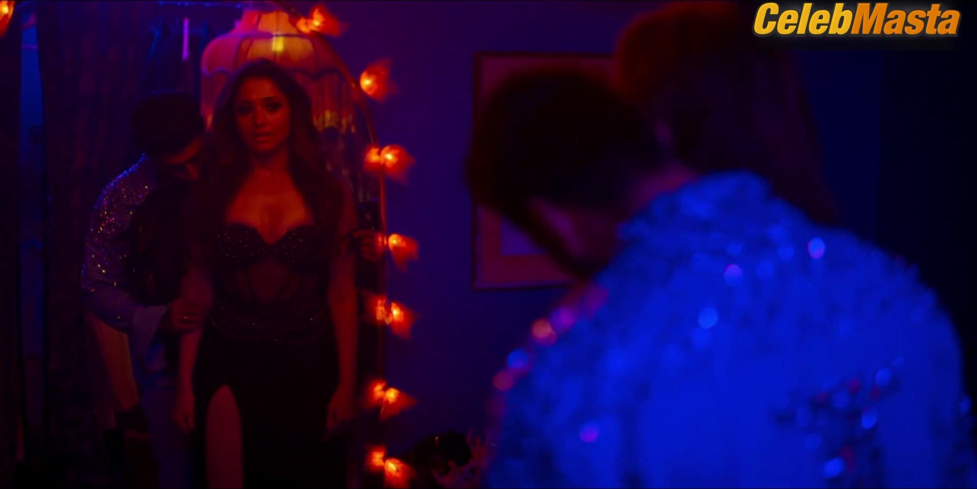 Tamanna Bhatia Steamy Scene In Jee Karda - Photo 3 of 5 photo 2