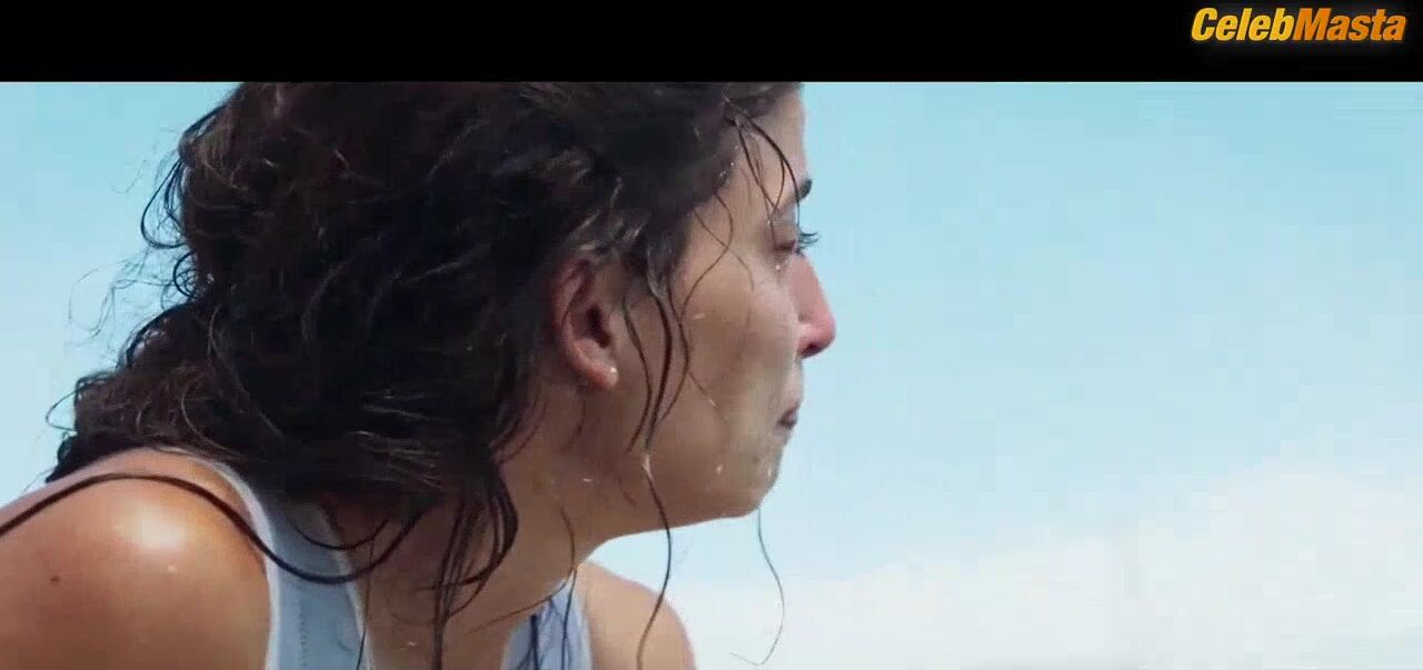 Tania Raymonde ’s Booty And Tits Scene From Deep Blue - Photo 2 of 5 photo 5