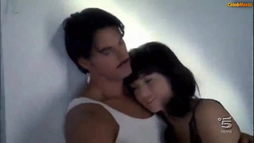 Manuela Arcuri ’s Sexy Scene From Pupetta Il Coraggio - Photo 4 of 5 photo 2