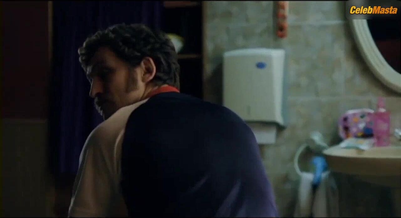 Clara Lago ’s Sexy Scene From Primos - Photo 2 of 5 photo 1