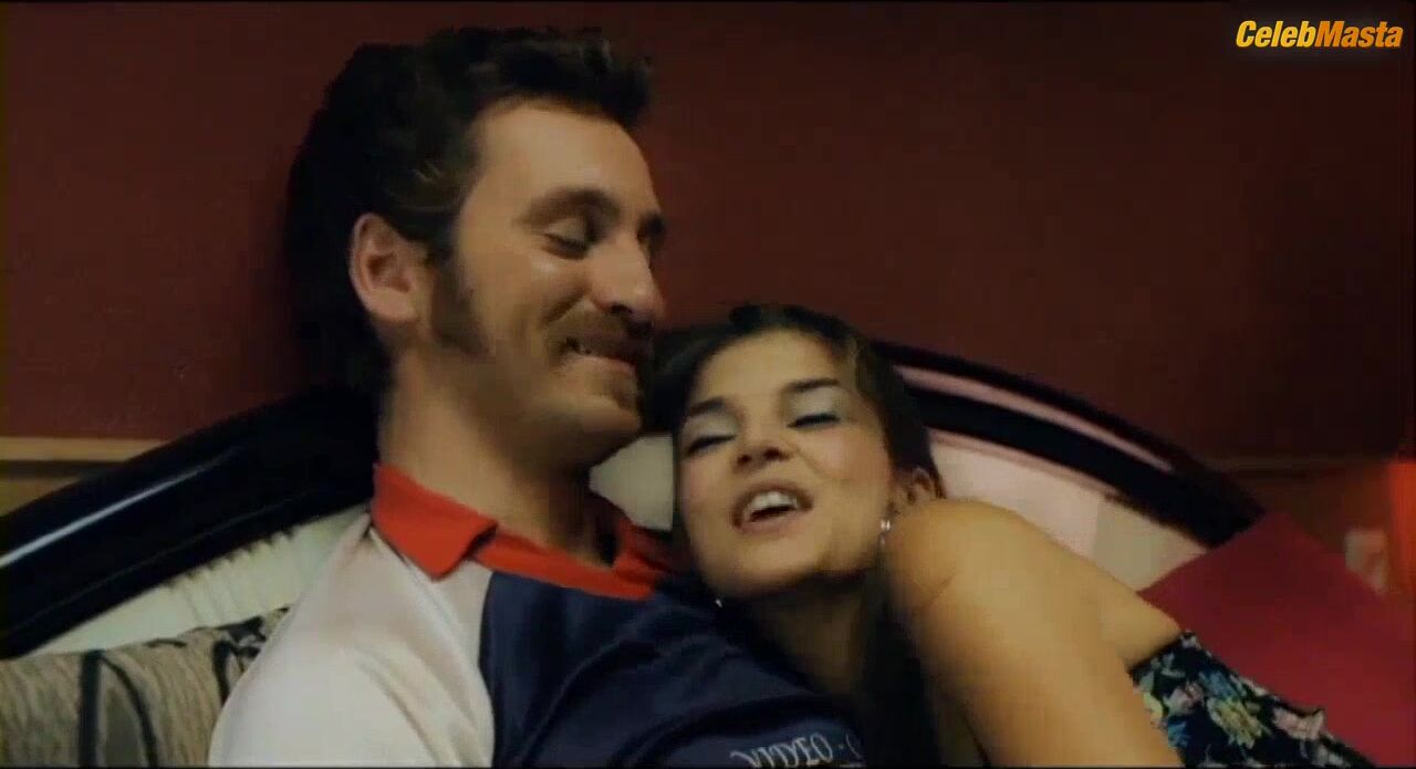 Clara Lago ’s Sexy Scene From Primos - Photo 2 of 5 photo 4