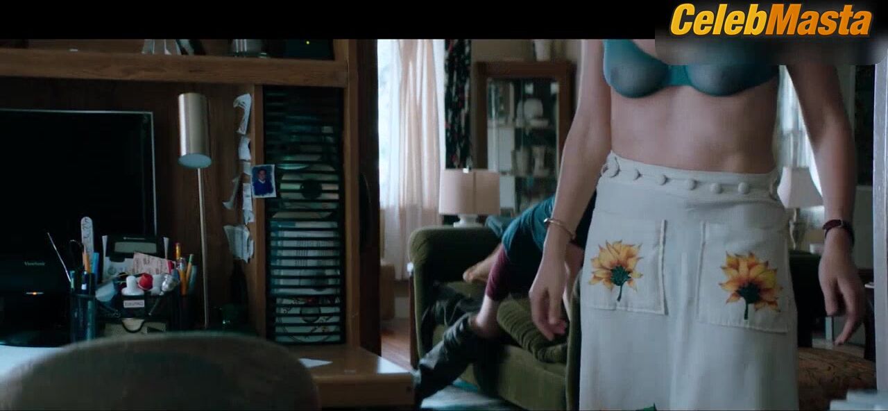Maggie Gyllenhaal ’s Underwear Scene In The Kindergarten - Photo 1 of 5 photo 2
