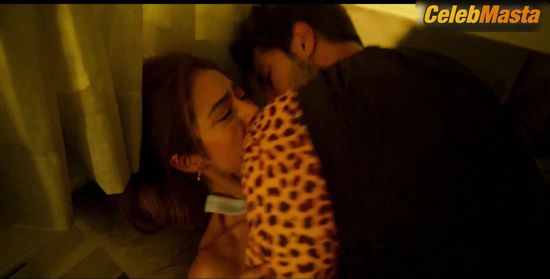 Tamanna Bhatia Flaunts Body In Scene From Jee Karda - Photo 2 of 5