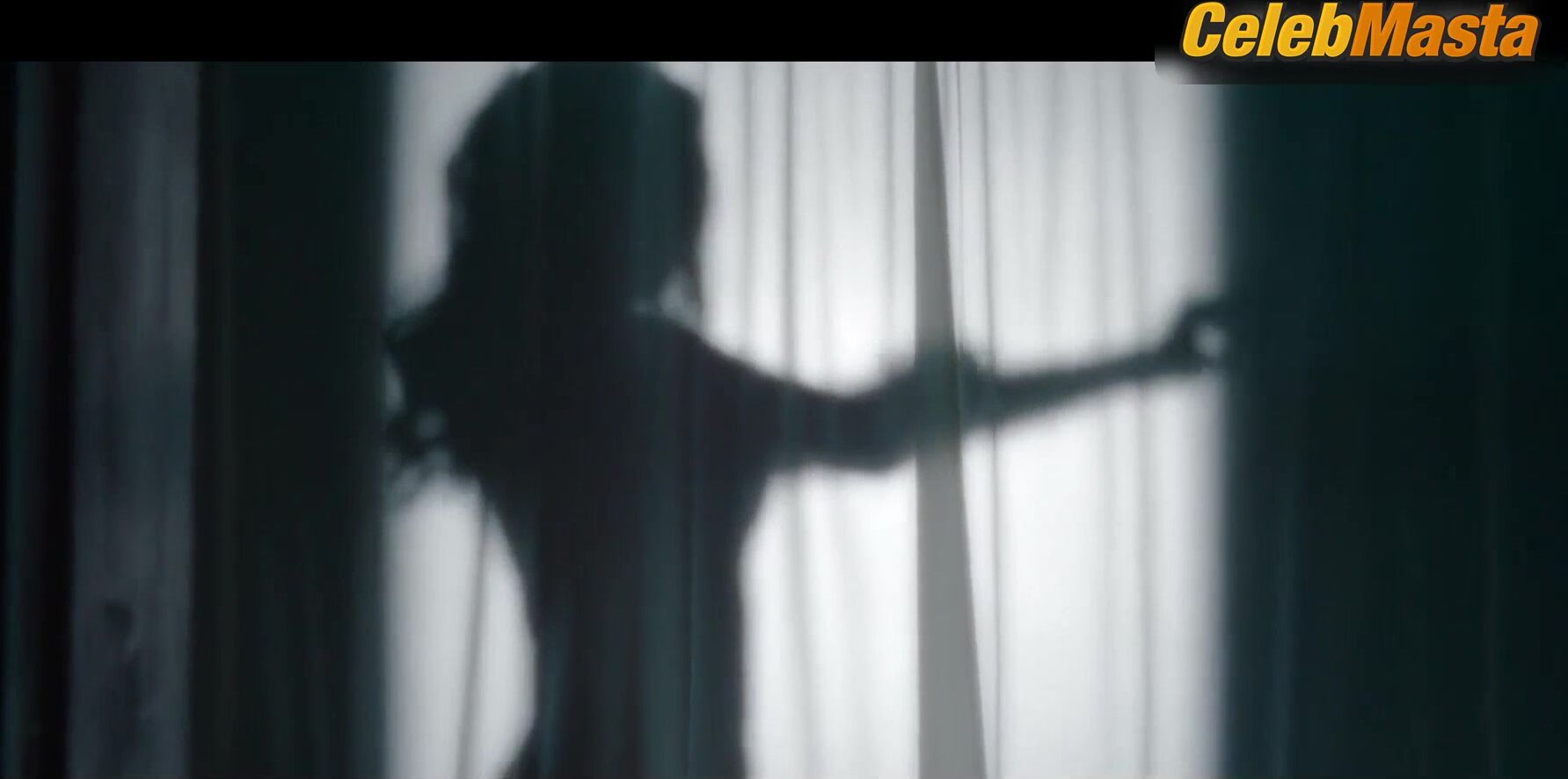 Tamanna Bhatia Shows Boobs Scene In Lust Stories 2 - Photo 2 of 5 photo 1