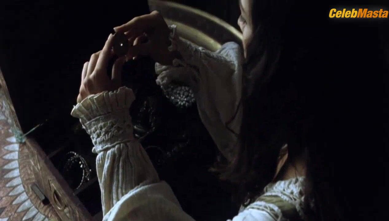Manuela Arcuri ’s Sexy Scene From Mad Love - Photo 1 of 5 photo 2
