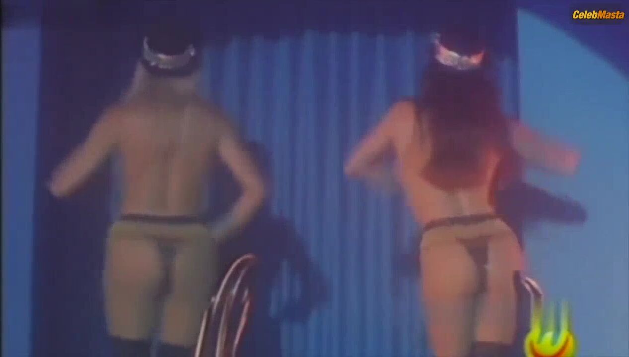 Manuela Arcuri Tits Scene From Gratta E Vinci - Photo 1 of 5 photo 4