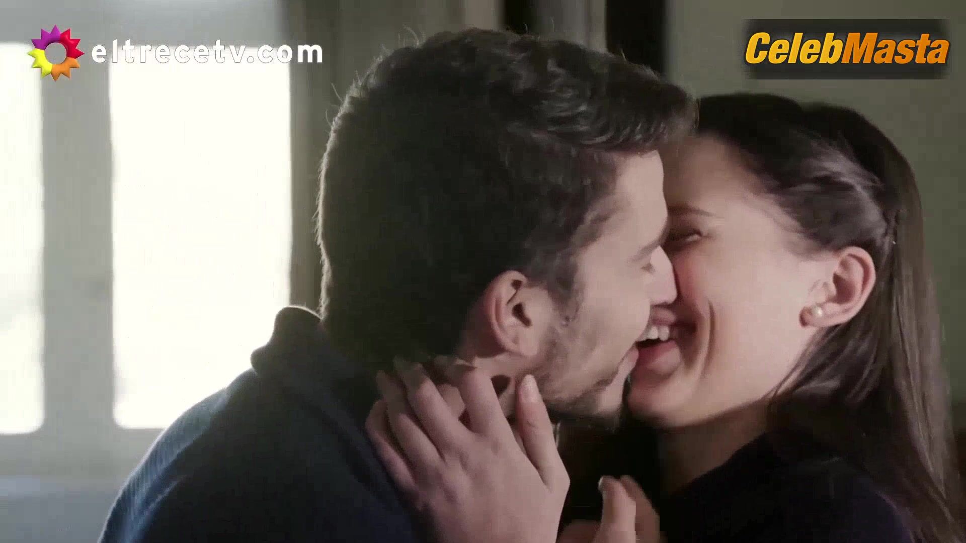 Delfina Chaves Risque Scene In Argentina, Tierra De Amor Y - Photo 3 of 5 photo 5