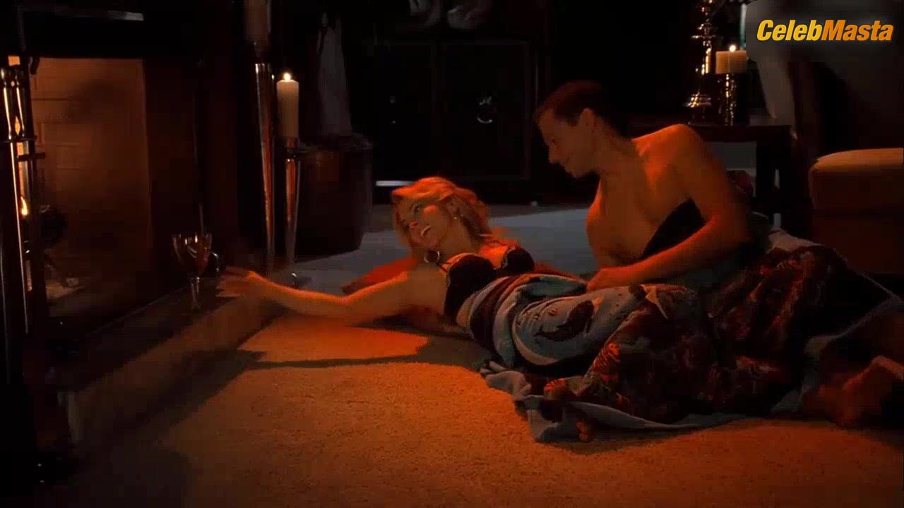 Kelly Stables Booty, Boobs Scene In Two And A Half Men - Photo 3 of 5 photo 4