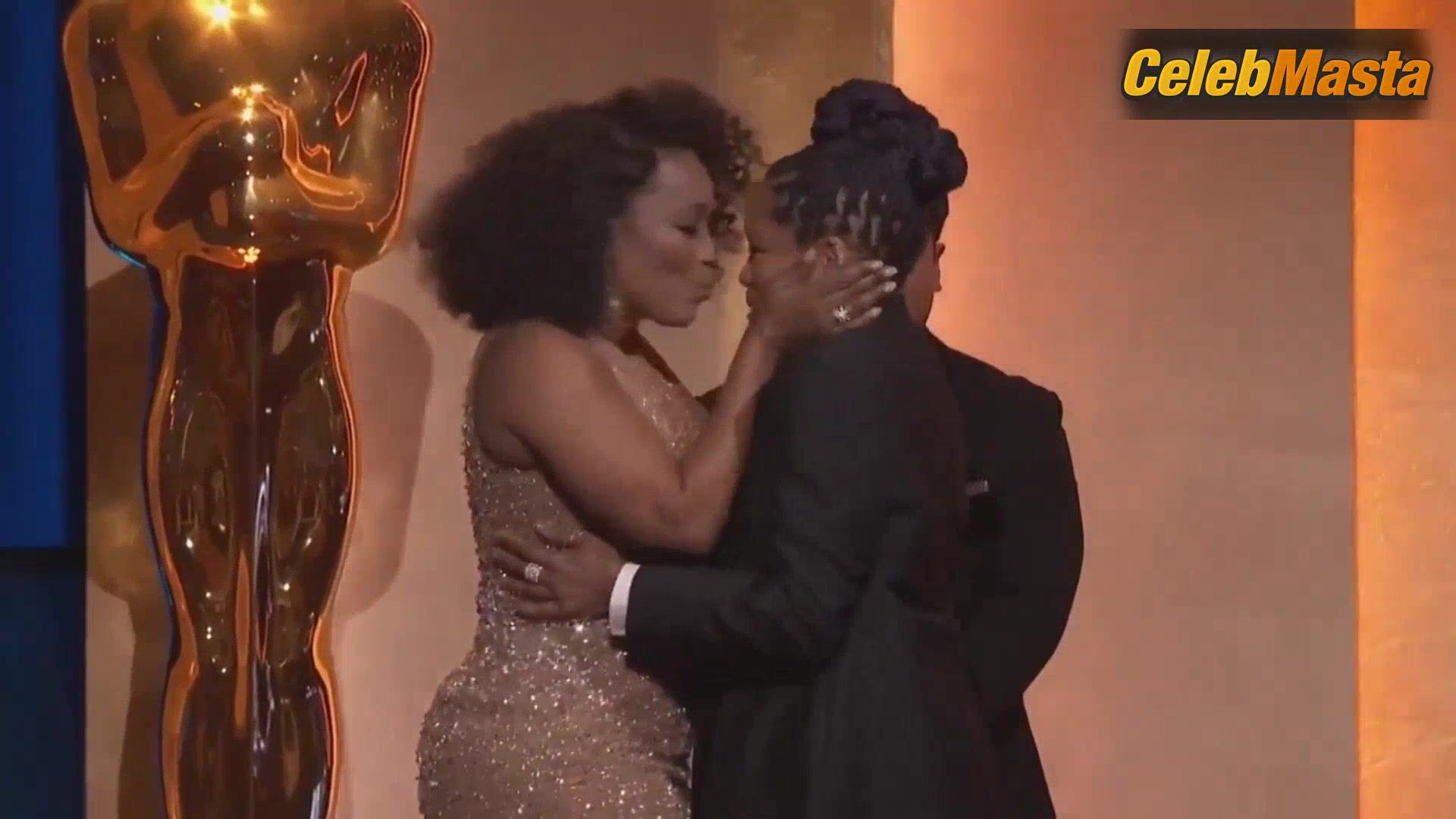 Angela Bassett And Regina King Lesbian, Booty Scene From , - Photo 1 of 5