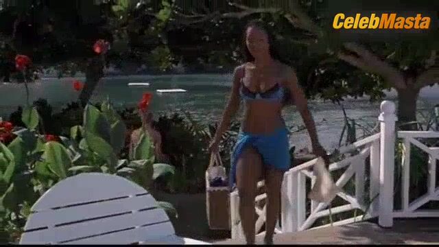 Angela Bassett Flaunts Swimsuit Scene In How Stella Got Her - Photo 1 of 5