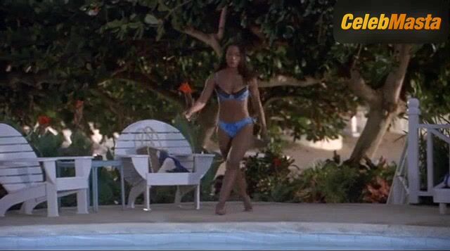 Angela Bassett Flaunts Swimsuit Scene In How Stella Got Her - Photo 1 of 5 photo 2