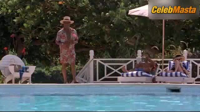 Angela Bassett Flaunts Swimsuit Scene In How Stella Got Her - Photo 1 of 5 photo 5