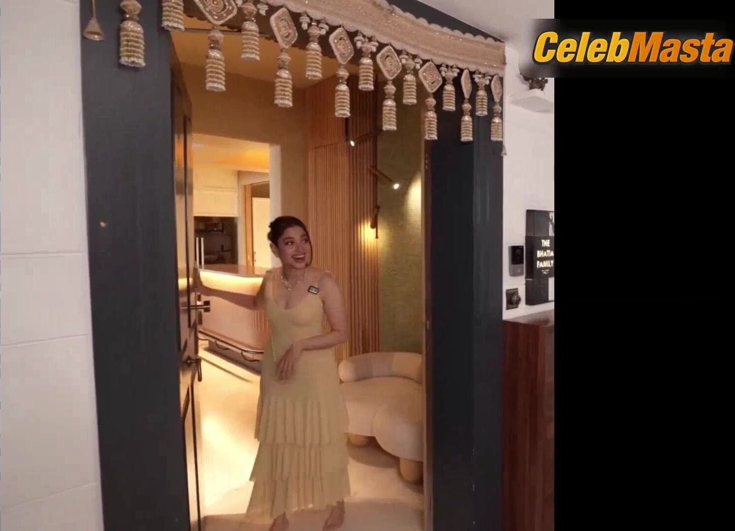 Tamanna Bhatia ’s Hot Scene In Jee Karda - Photo 2 of 5 photo 1