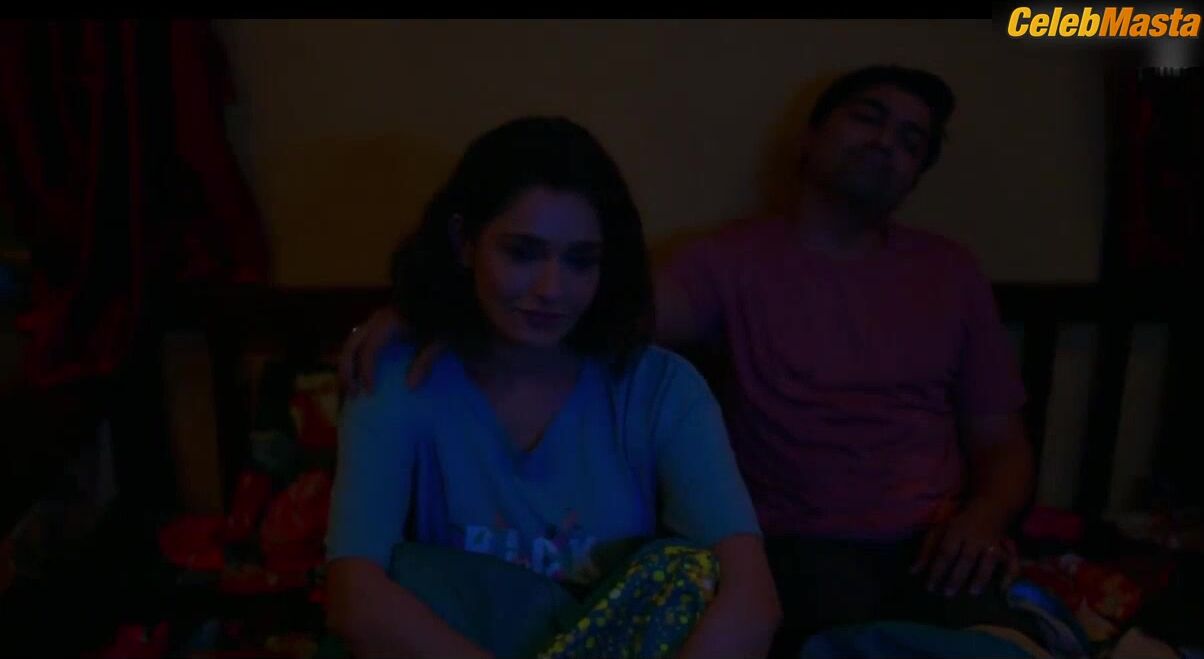 Tamanna Bhatia Sexy Scene From Jee Karda - Photo 3 of 5 photo 1