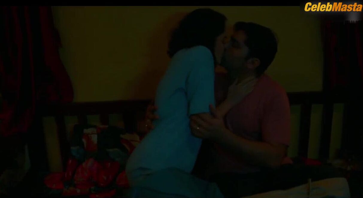 Tamanna Bhatia Sexy Scene From Jee Karda - Photo 3 of 5 photo 2