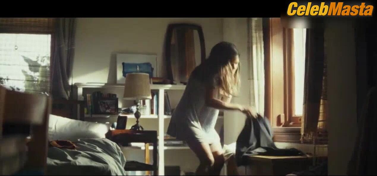 Naomie Harris ’s Underwear Scene From Rampage - Photo 2 of 5 photo 4