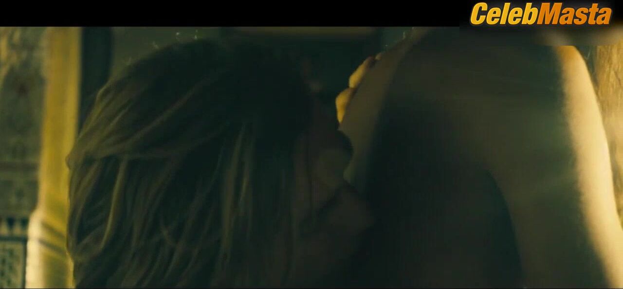 Naomie Harris Interracial Naked Scene From Our Kind Of - Photo 4 of 5 photo 1
