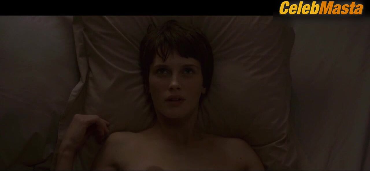 Marine Vacth ’s Boobs, Bush Scene In The Double - Photo 1 of 5 photo 4