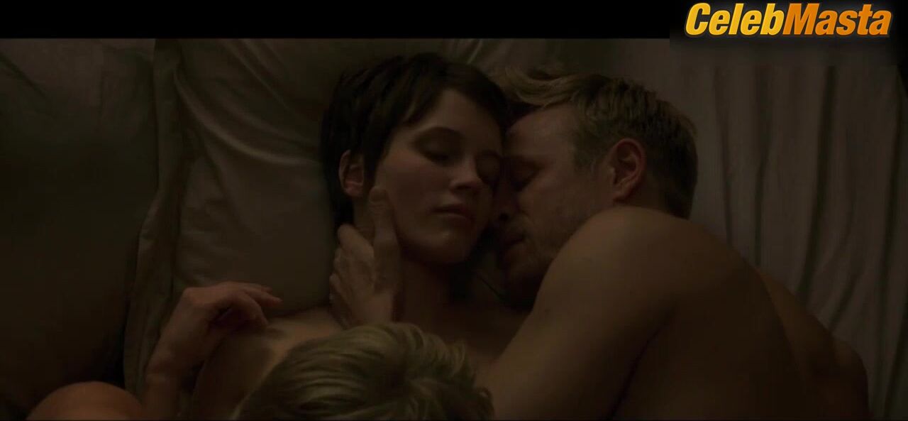 Marine Vacth ’s Boobs, Bush Scene In The Double - Photo 1 of 5 photo 5