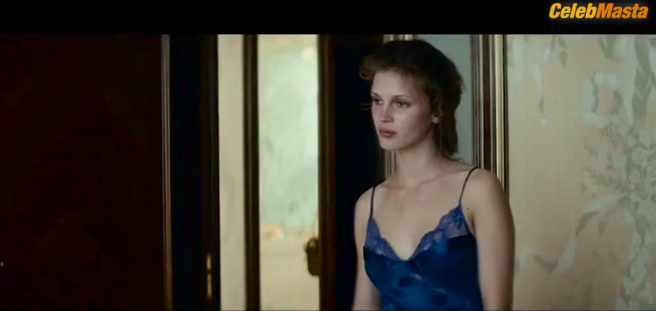 Marine Vacth ’s Ass Scene In My Piece Of The Pie - Photo 2 of 5 photo 4