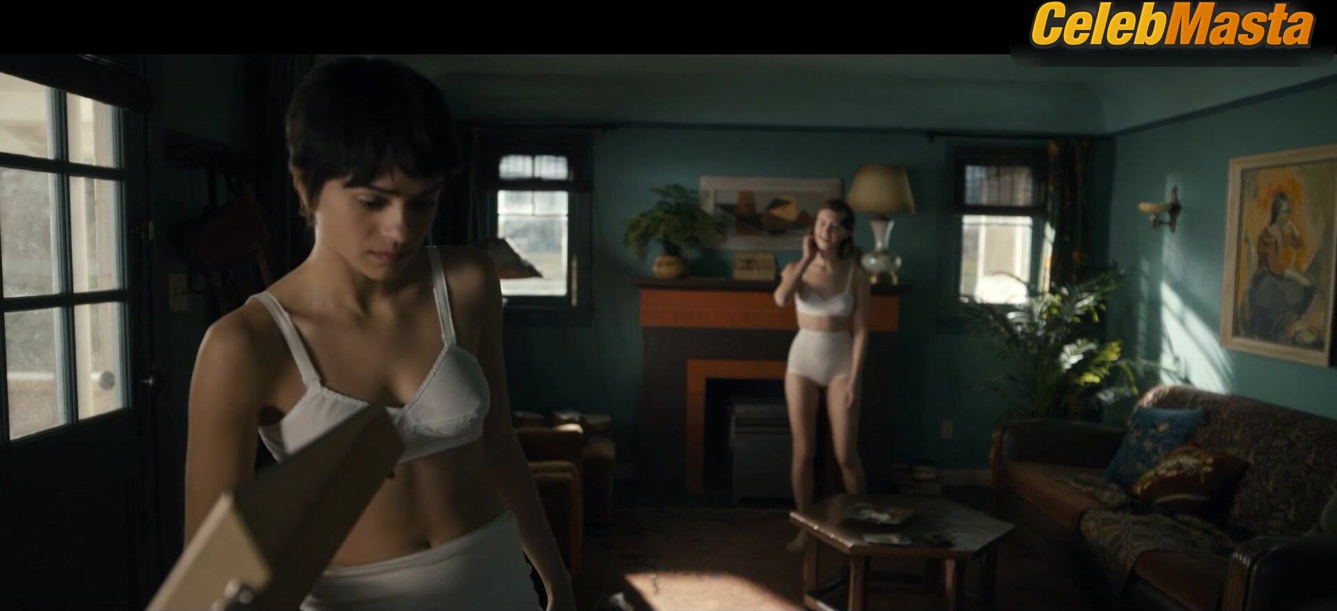 Daisy Edgar-jones And Sasha Calle Lesbian Underwear Scene From - Photo 1 of 5 photo 4