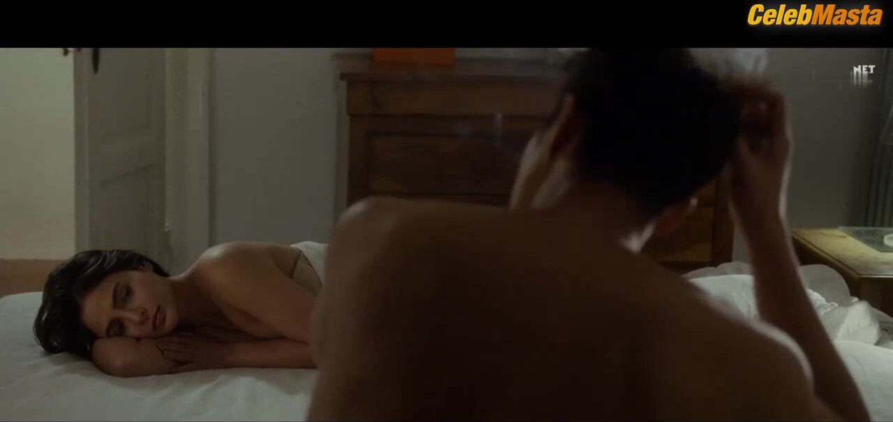 Lovi Poe Ass, Tits Scene From Malaya - Photo 2 of 5 photo 5