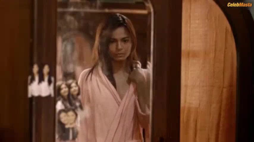 Lovi Poe ’s Tits Scene From Guniguni - Photo 3 of 5 photo 1
