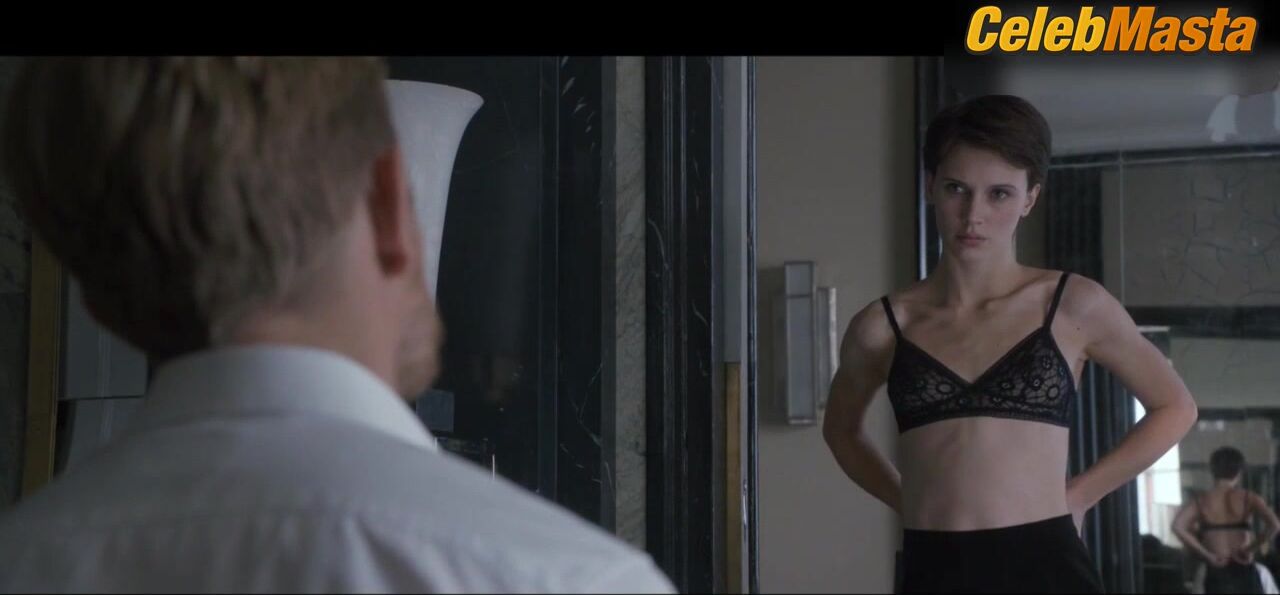 Marine Vacth ’s Tits, Ass Scene In The Double Lover - Photo 2 of 5 photo 1