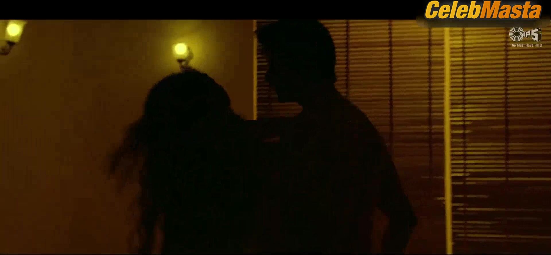 Zarine Khan Bold Scene In Aksar 2 - Photo 1 of 5 photo 4